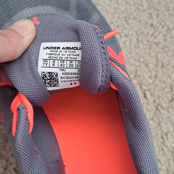 Womens under Armour shoes - Picture 2 of 5